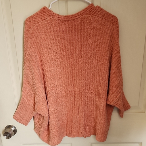 Barefoot Dreams Cozychic Lite Knit in Coral, Size S/M - Picture 2 of 5